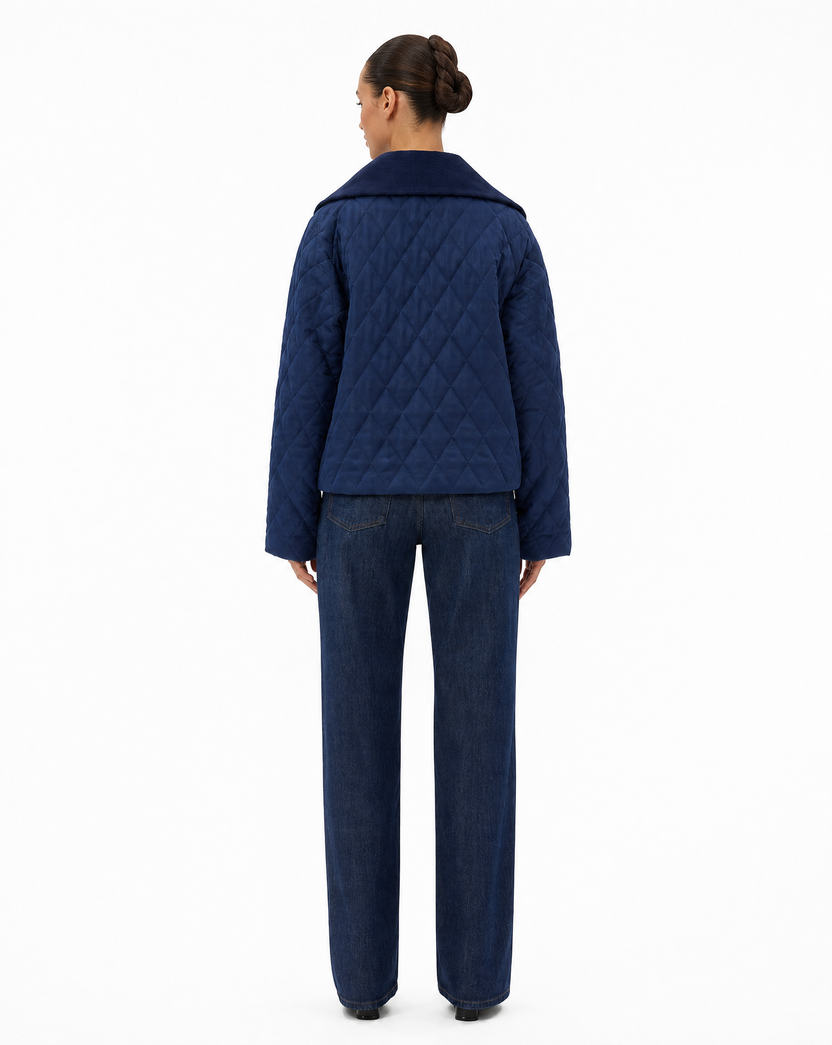 Giacca Donna Trapuntata con Colletto in Velluto Blu vista retro indossata da Polly 6