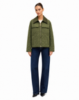 Giacca Donna Trapuntata con Colletto in Velluto Verde vista frontale indossata da Polly 6