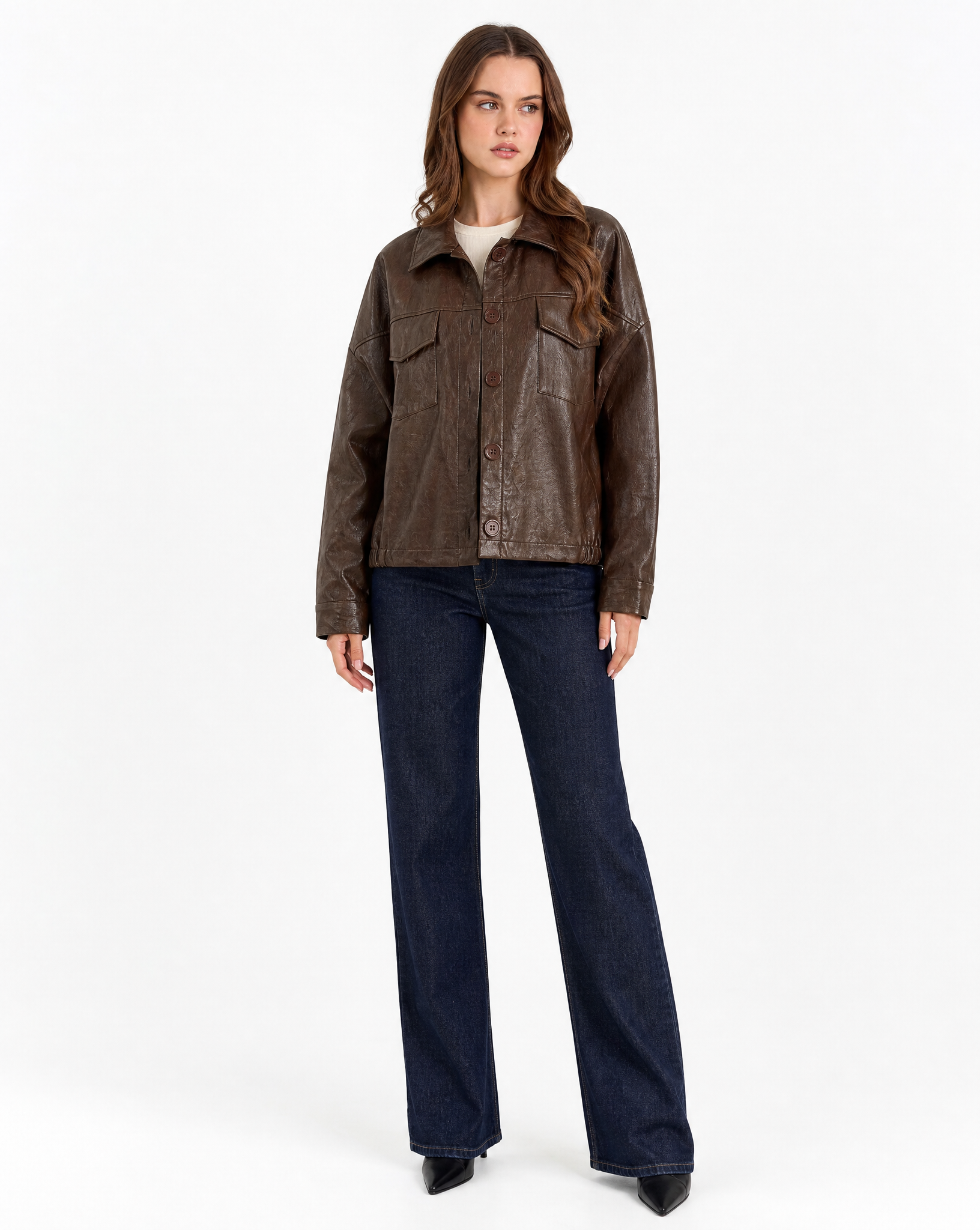 Giacca donna marrone effetto pelle indossata da Polly2 - vista frontale