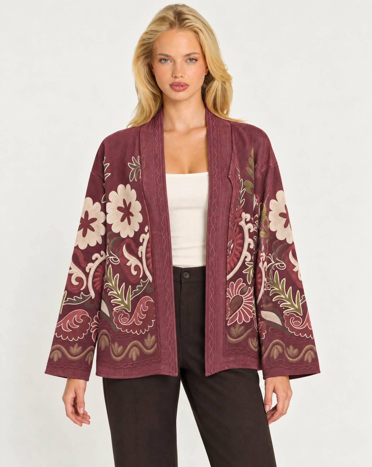 Giacca donna floreale e paisley bordeaux, indossata da Polly 7 - vista frontale