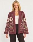 Giacca donna floreale e paisley bordeaux, indossata da Polly 7 - vista frontale