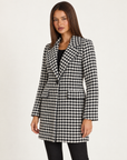 Giacca donna lunga pied-de-poule bianco con revers, Polly 4 — vista di tre quarti