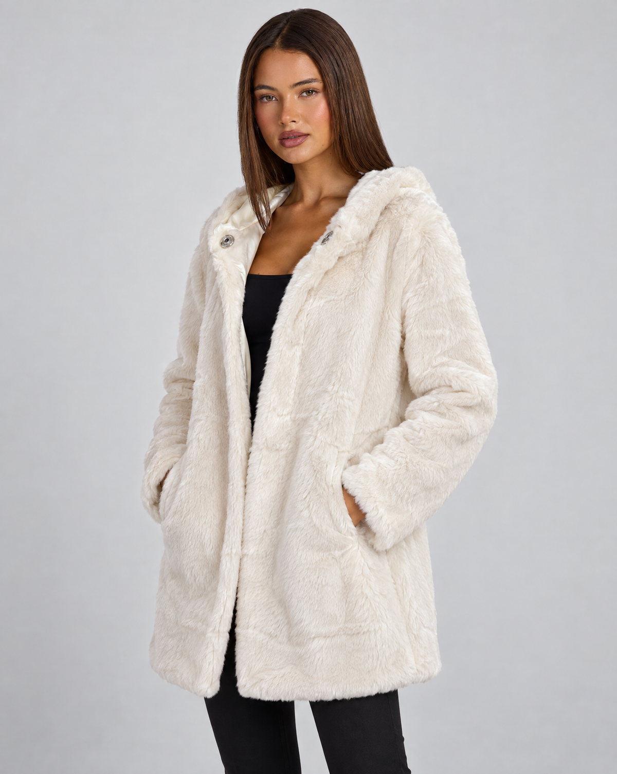 Giacca donna effetto pelliccia Bianco con cappuccio, Polly 4, vista tre quarti
