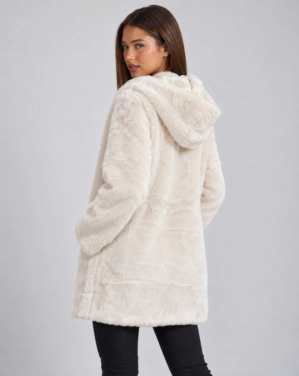 Giacca donna effetto pelliccia Bianco con cappuccio, Polly 4, vista posteriore