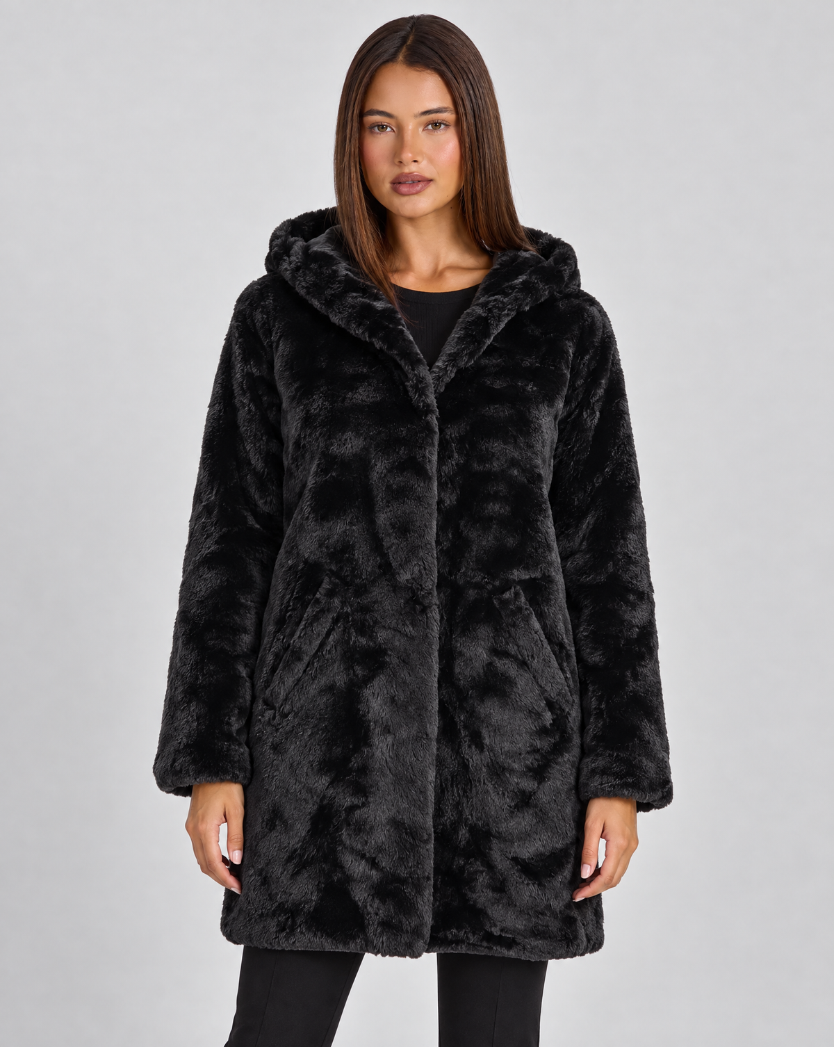 Giacca donna effetto pelliccia Nero con cappuccio, Polly 4, vista frontale
