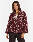 Giacca corta n87 26555-1 Bordeaux con Polly 4 – vista a tre quarti