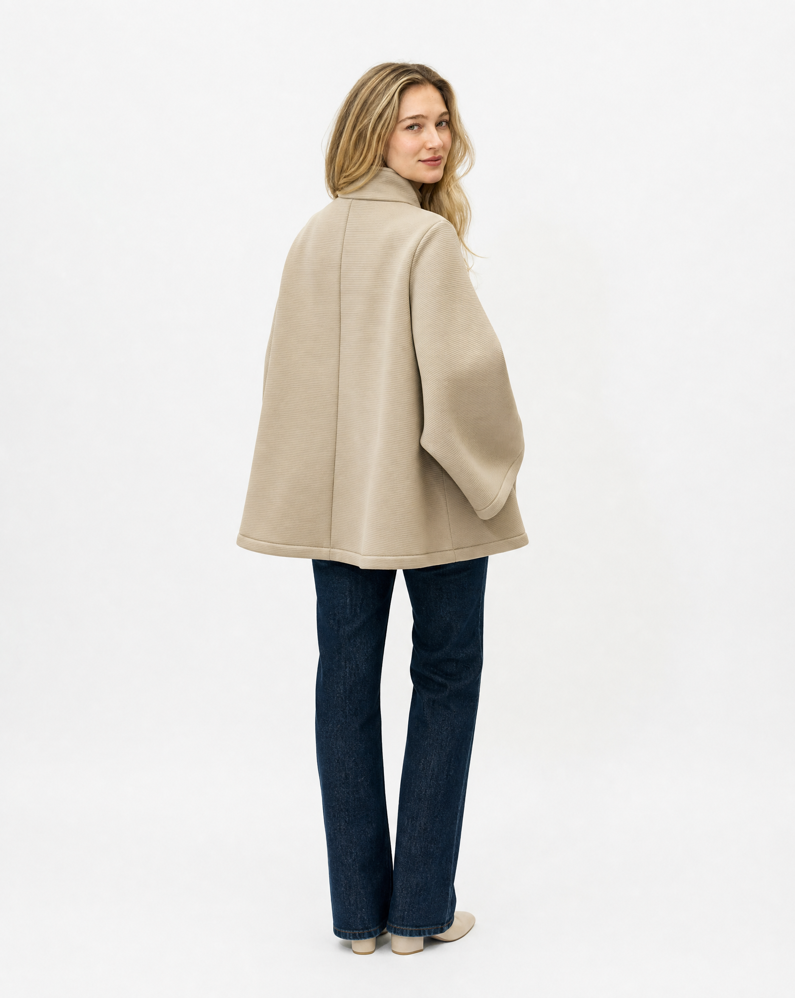 Giacca donna in neoprene Beige, vista retro, indossata da Polly 5