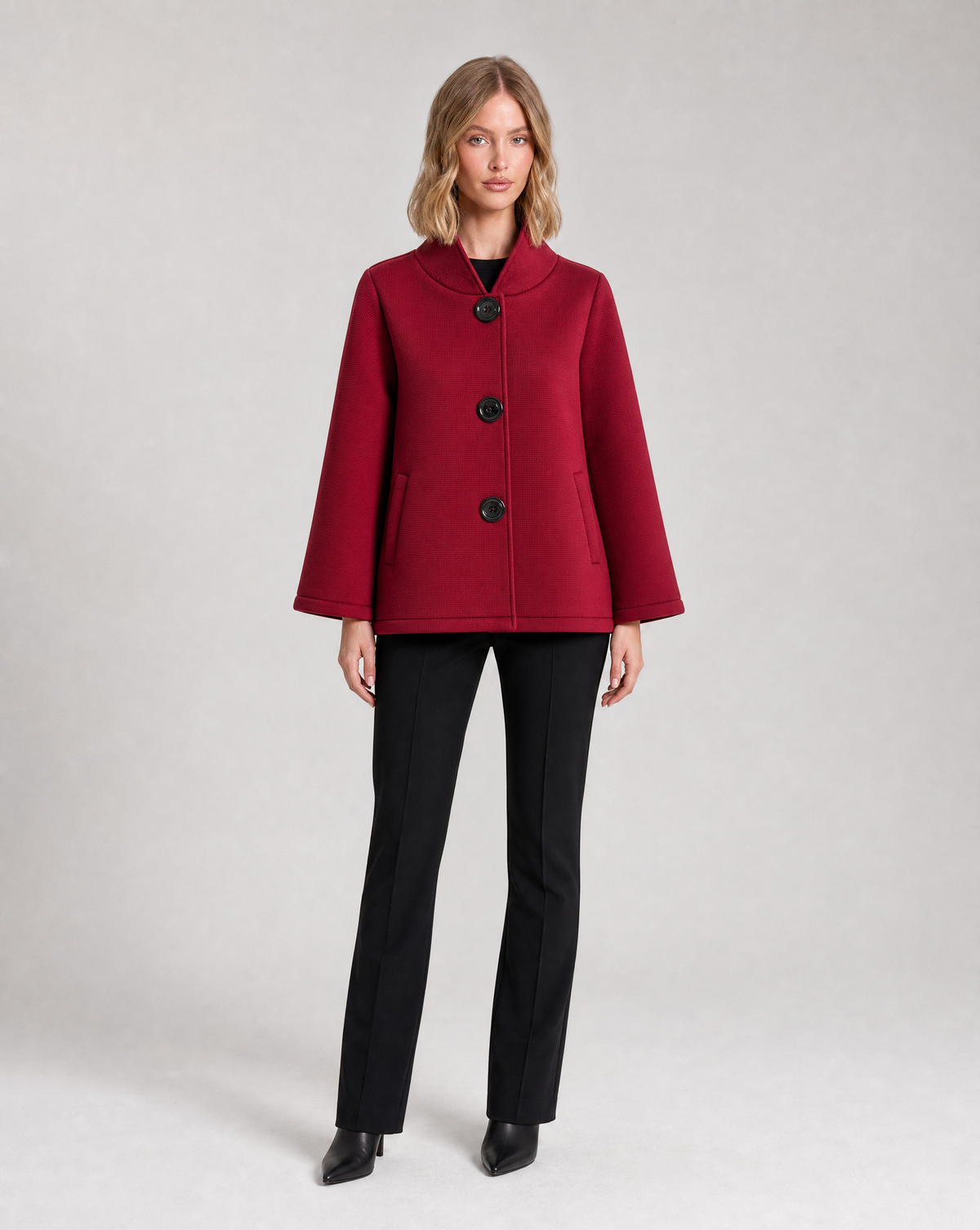 Giacca donna in neoprene Bordeaux, vista frontale, indossata da Polly 5
