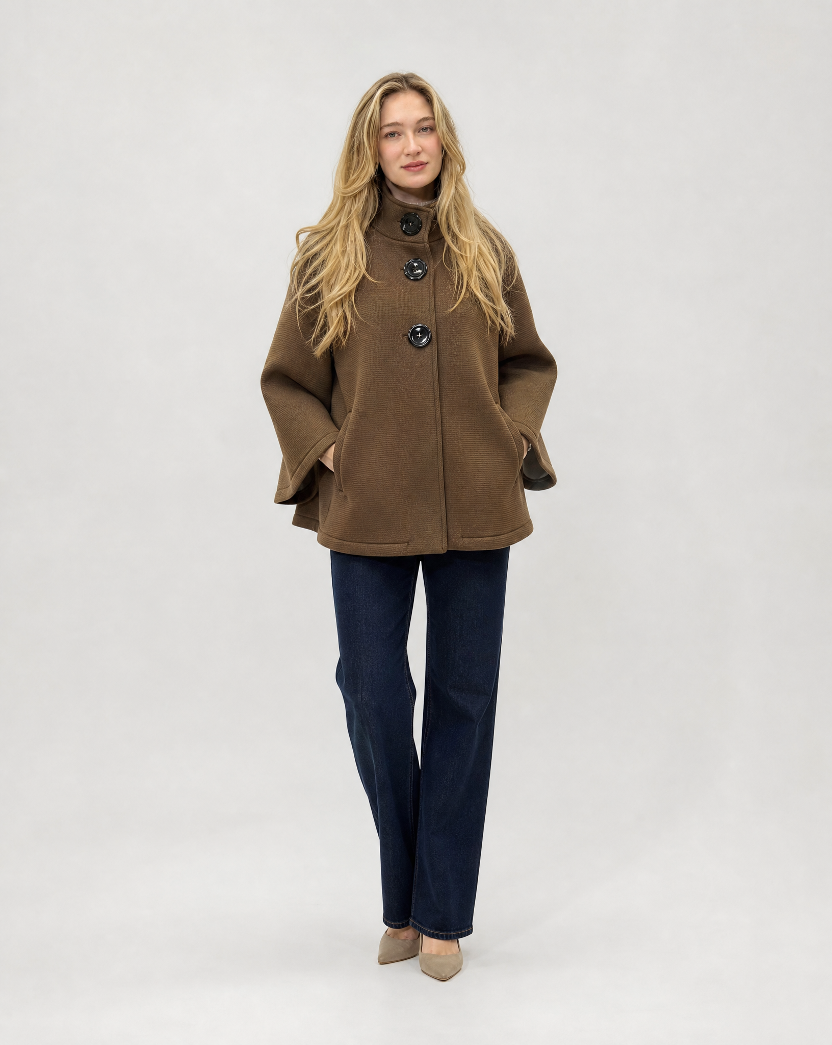 Giacca donna in neoprene Marrone, vista frontale, indossata da Polly 5