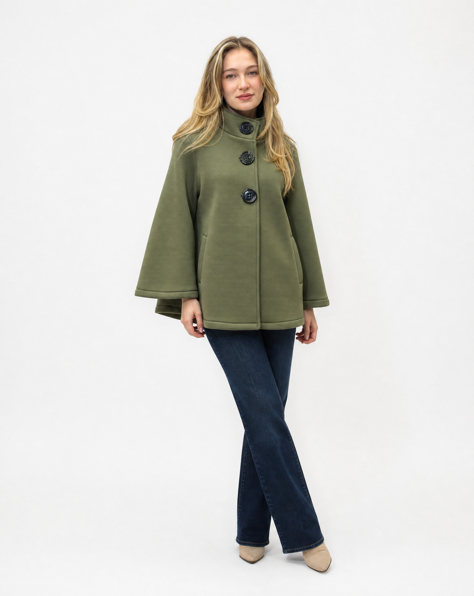 Giacca donna in neoprene Verde Militare, vista tre-quarti, indossata da Polly 5