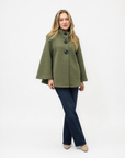 Giacca donna in neoprene Verde Militare, vista tre-quarti, indossata da Polly 5