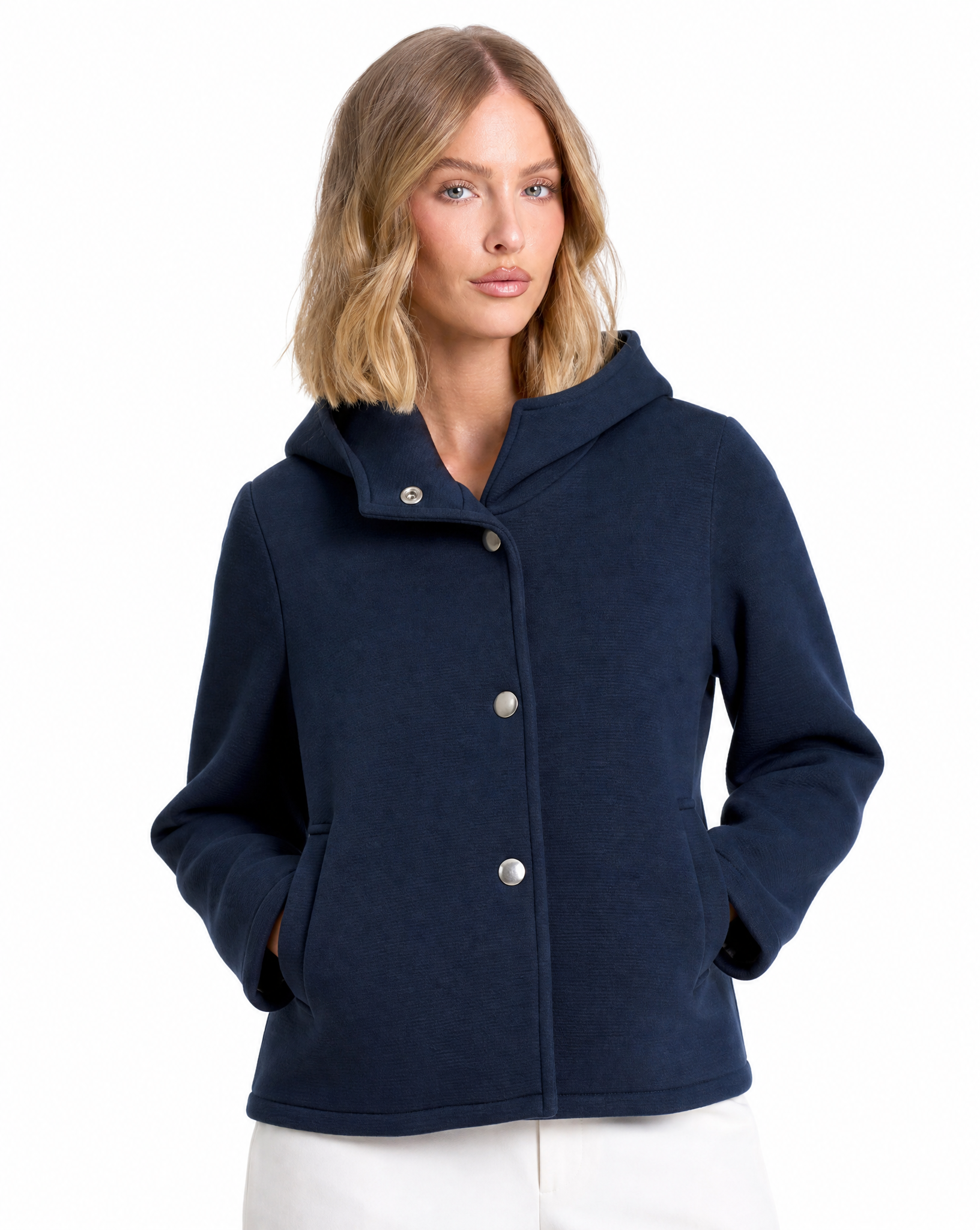 Giacca corta donna in neoprene con cappuccio color blu, indossata da Polly 5, scatto 1