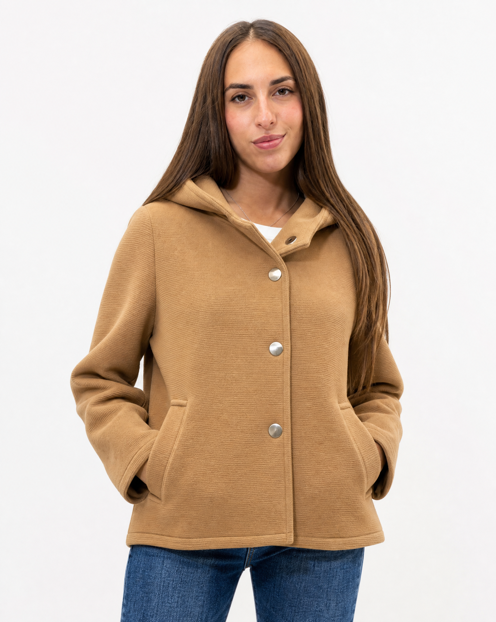 Giacca corta donna in neoprene con cappuccio color camel, indossata da Polly 5, scatto 1