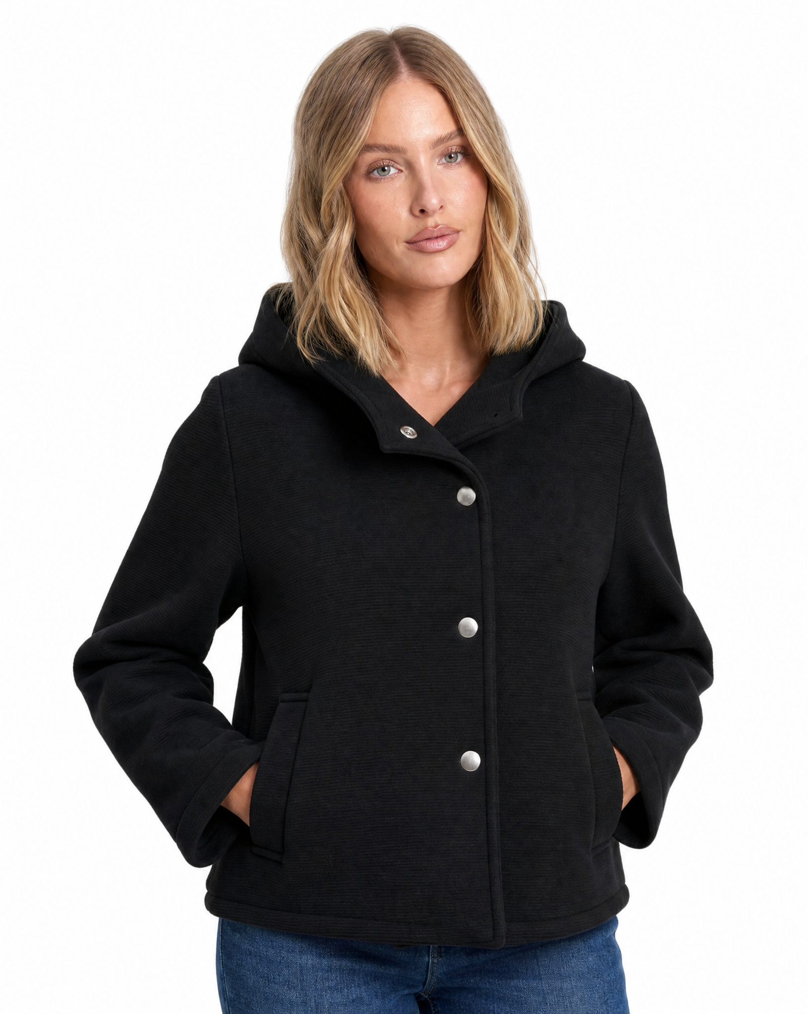 Giacca corta donna in neoprene con cappuccio color nero, indossata da Polly 5, scatto 1