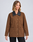 Giacca effetto suede T12 5057 indossata da Polly 5 - vista frontale