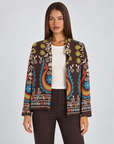 Giacca cardigan donna aperta fantasia floreale paisley Marrone indossata da Polly 4, vista frontale