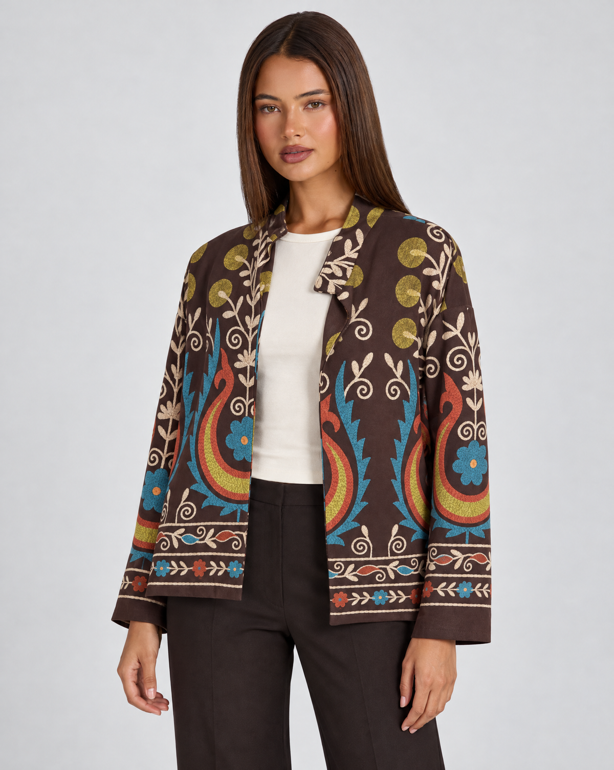 Giacca cardigan donna aperta fantasia floreale paisley Marrone indossata da Polly 4, vista tre quarti