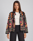 Giacca cardigan donna aperta fantasia floreale paisley Nero indossata da Polly 4, vista frontale