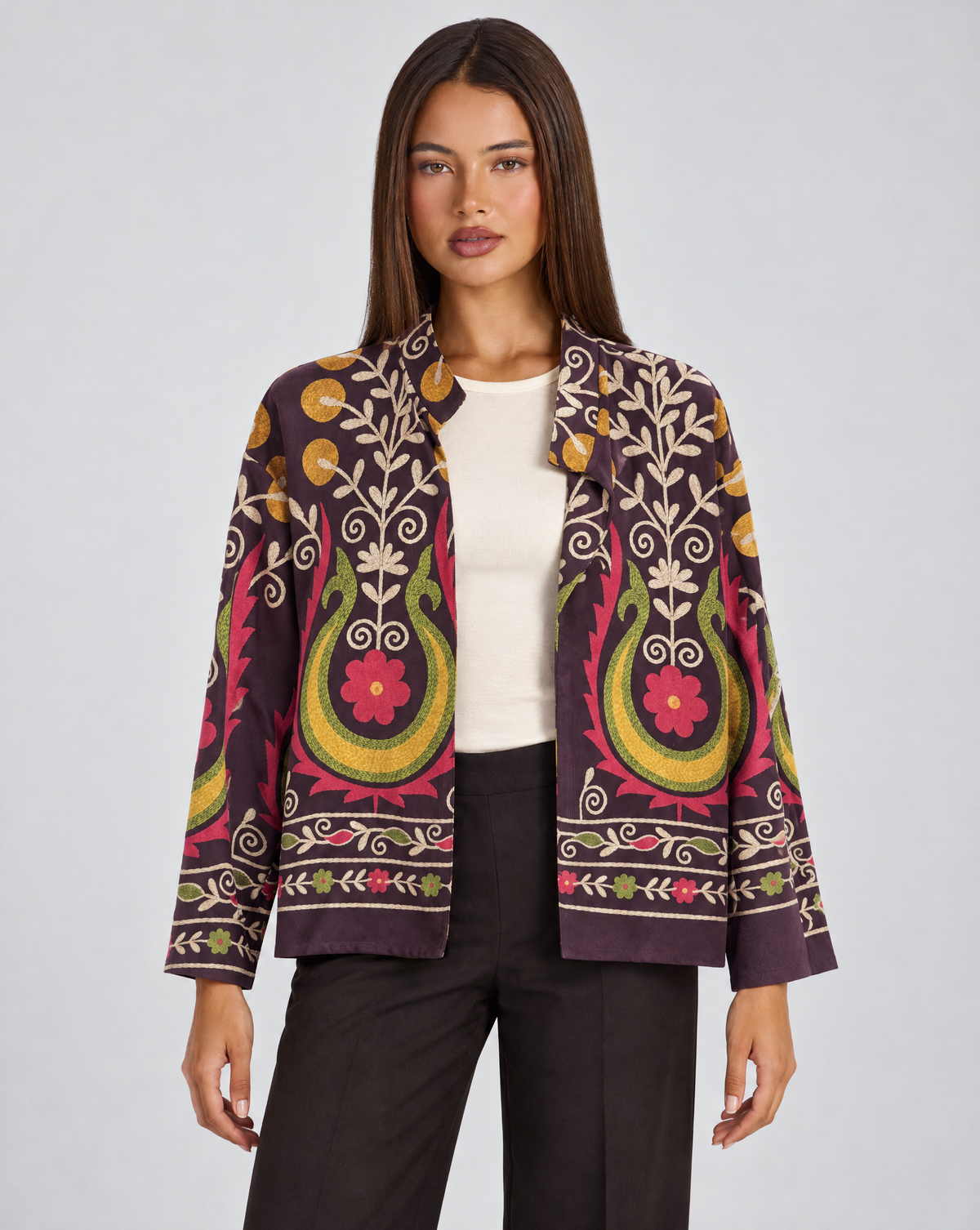 Giacca cardigan donna aperta fantasia floreale paisley Viola indossata da Polly 4, vista frontale