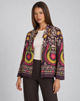 Giacca cardigan donna aperta fantasia floreale paisley Viola indossata da Polly 4, vista tre quarti