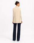 Gilet Donna Elegante con Collo Alto Beige vista retro indossata da Polly 6