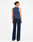 Gilet Donna Smanicato con Bottoni Blu vista retro indossata da Polly 6