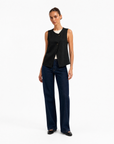 Gilet Donna Smanicato con Bottoni Nero vista frontale indossata da Polly 6