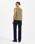 Gilet Donna Smanicato con Bottoni Verde vista retro indossata da Polly 6