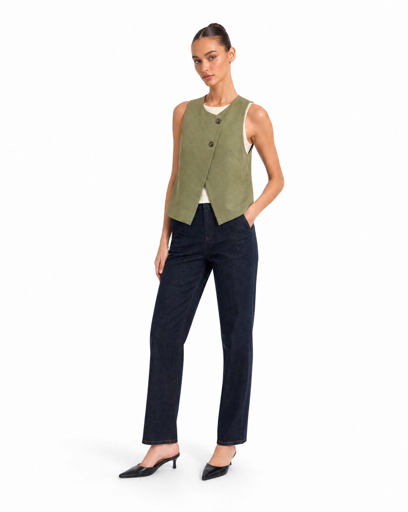 Gilet Donna Smanicato con Bottoni Verde vista tre-quarti indossata da Polly 6