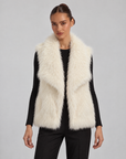 Gilet donna in ecopelliccia con ampio collo, Bianco, indossato da Polly 6 — frontale