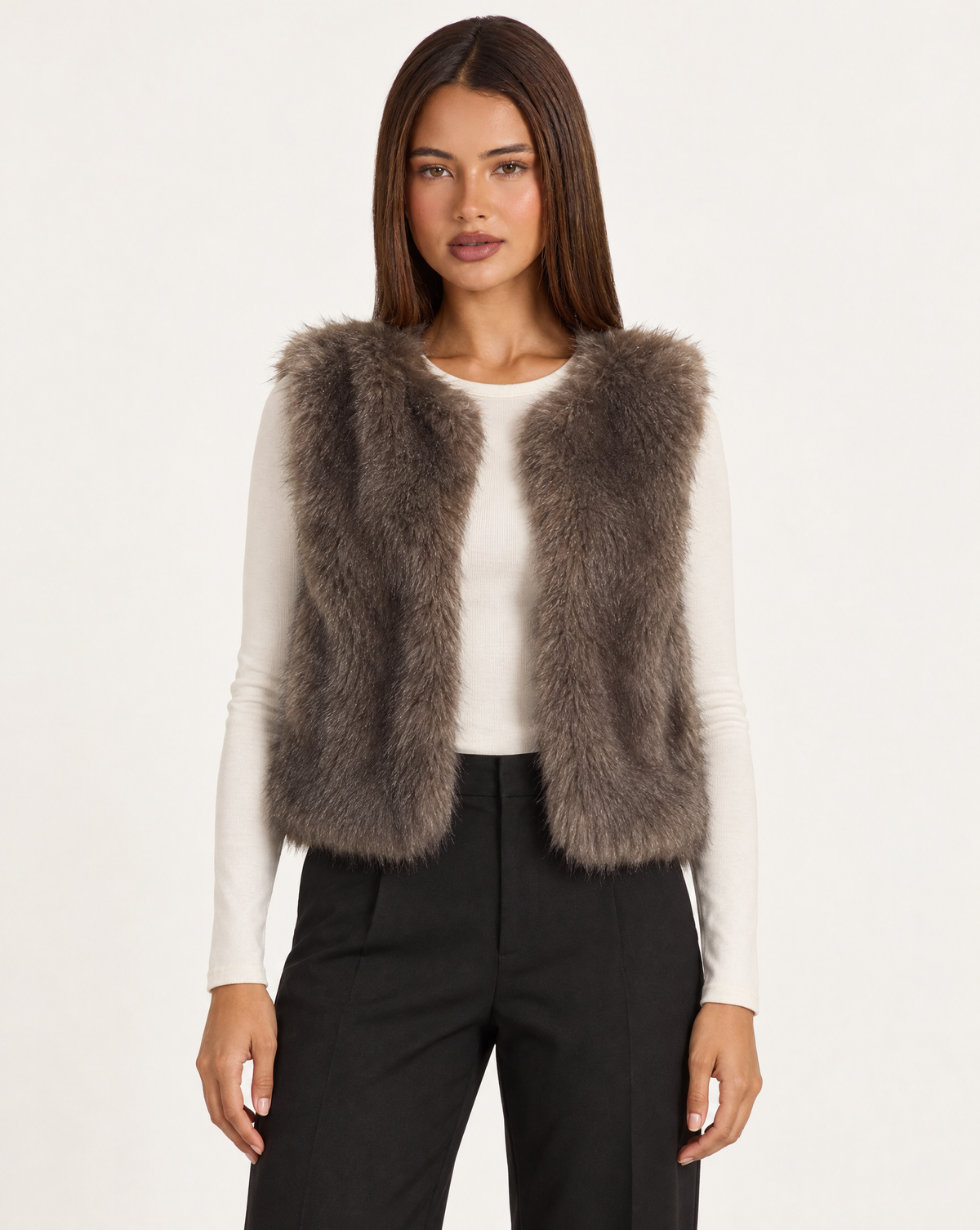 Gilet donna corto effetto pelliccia taupe con Polly 4 - fronte