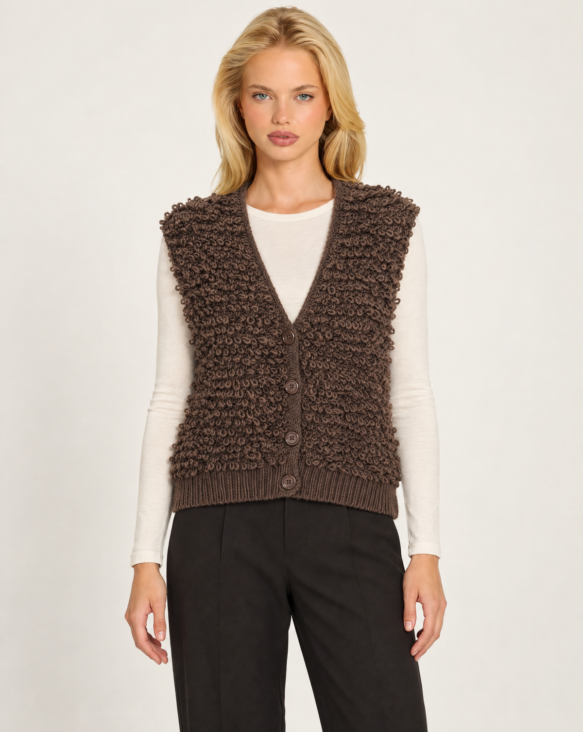 Gilet donna marrone in maglia ad anelli con scollo a V, Polly 7 - vista frontale