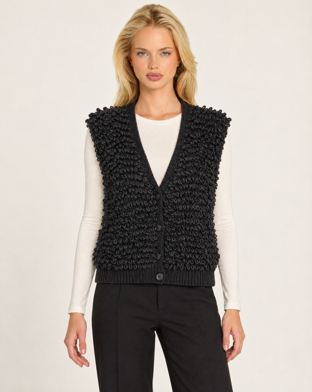 Gilet donna nero in maglia ad anelli con scollo a V, Polly 7 - vista frontale