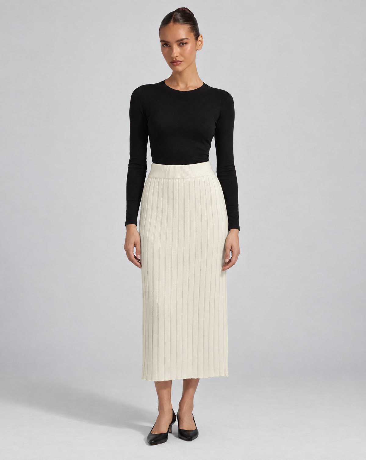 Gonna lunga in maglia a costine Bianco indossata da Polly 6 - vista frontale