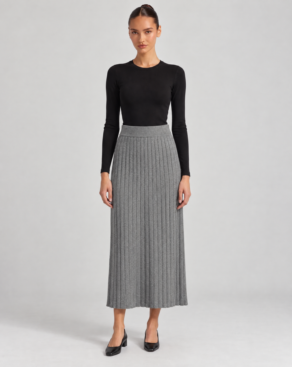 Gonna lunga in maglia a costine Grigio indossata da Polly 6 - vista frontale