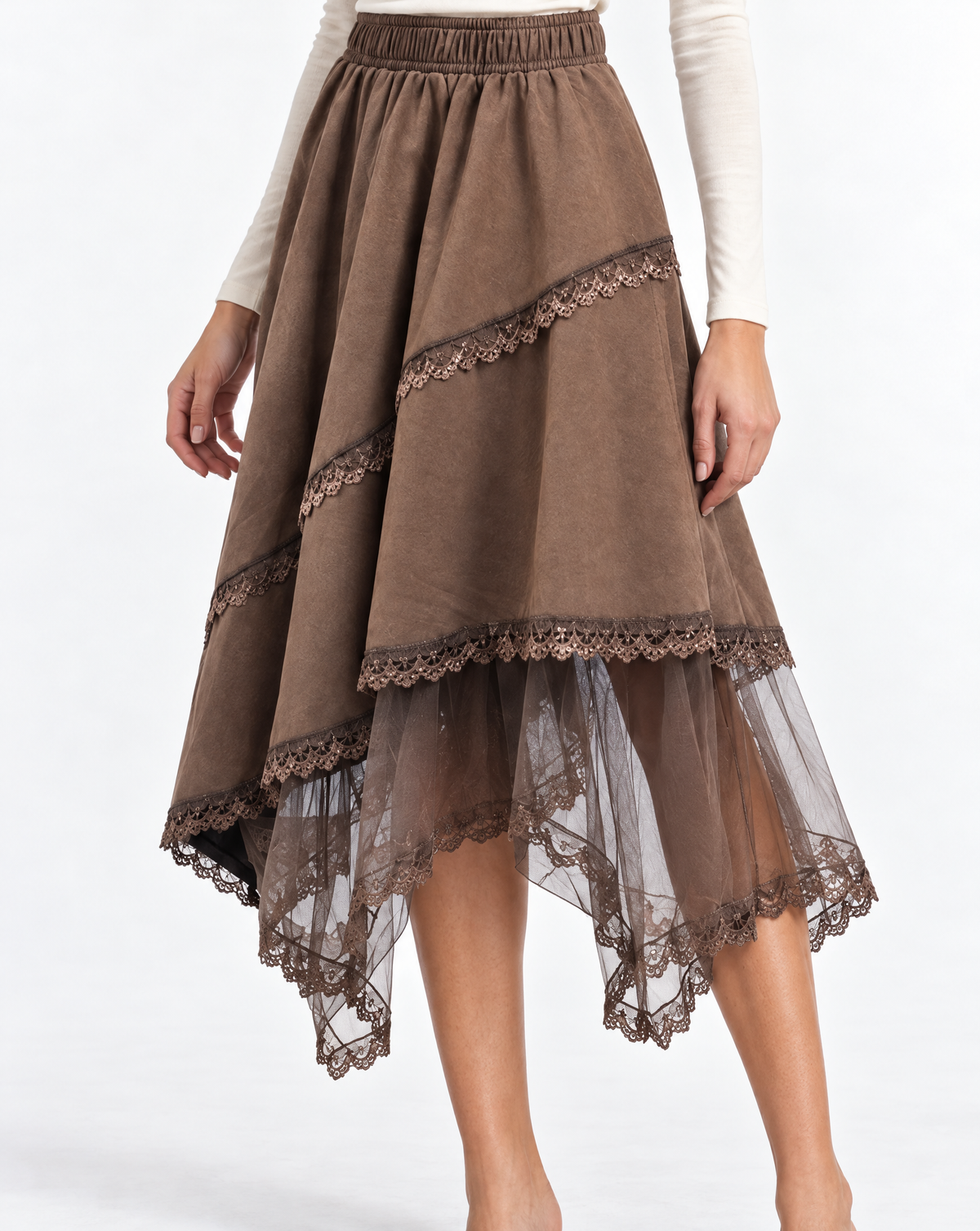 Gonna donna marrone con pizzo e tulle indossata da Polly 6 – primo piano