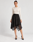 Gonna donna nera con pizzo e tulle indossata da Polly 6 – vista frontale
