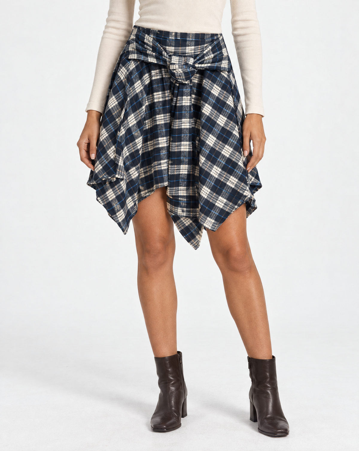 Gonna tartan asimmetrica Blu con nodo in vita, Polly 4 – primo piano della gonna