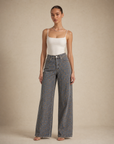 Jeans palazzo animalier 5436, vista frontale, indossati da Polly 6