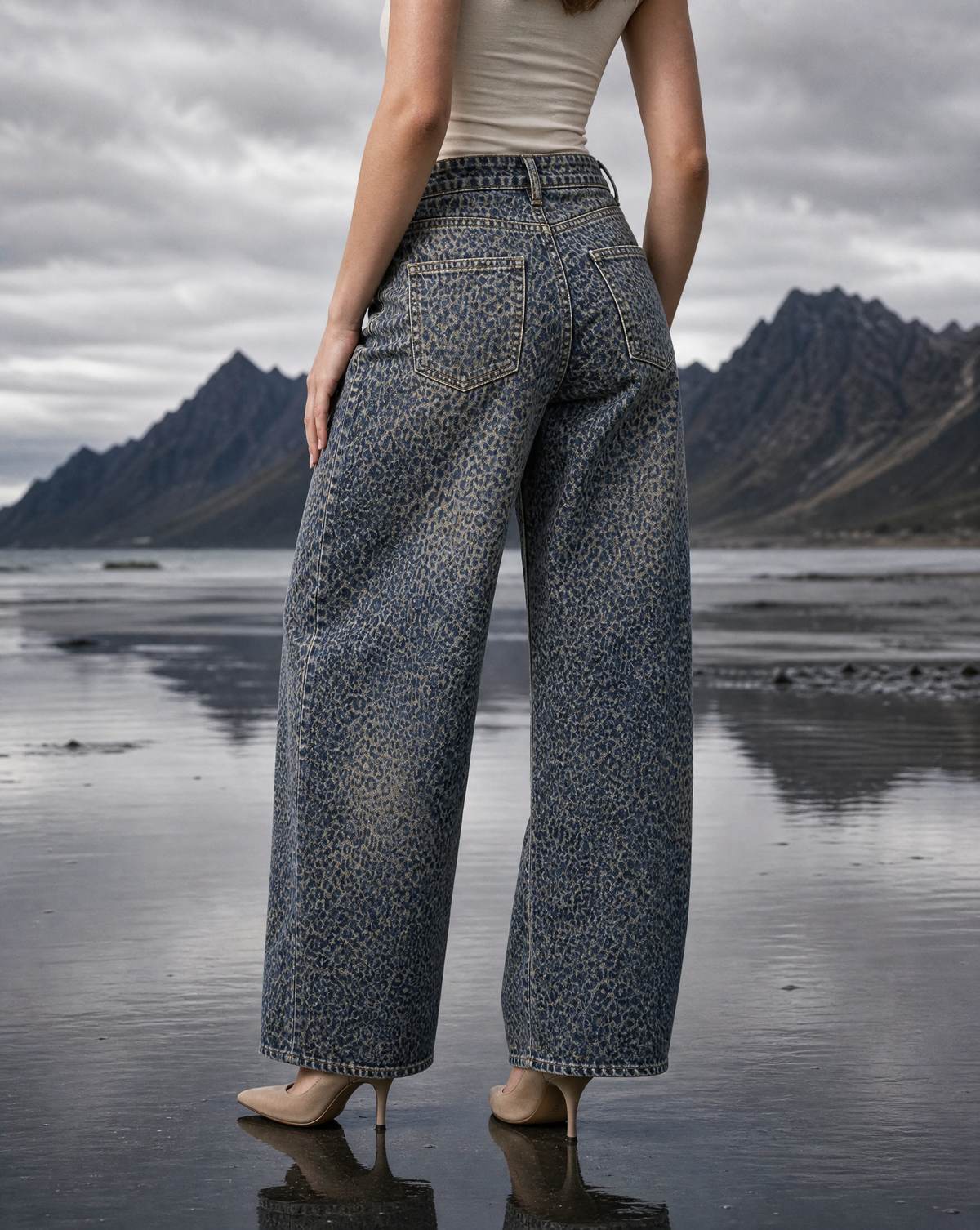 Jeans donna barrel animalier T8065 vista posteriore indossato