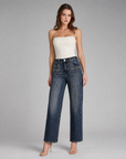 Jeans donna con strass e perle T8059 vista frontale indossato