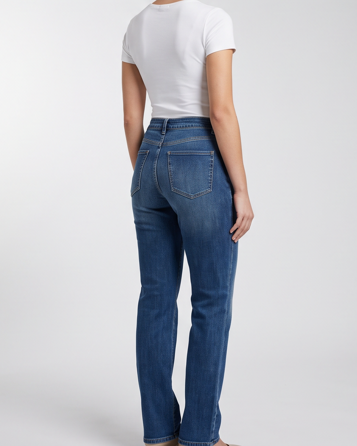 Jeans straight fit blu DS69 indossato, vista retro