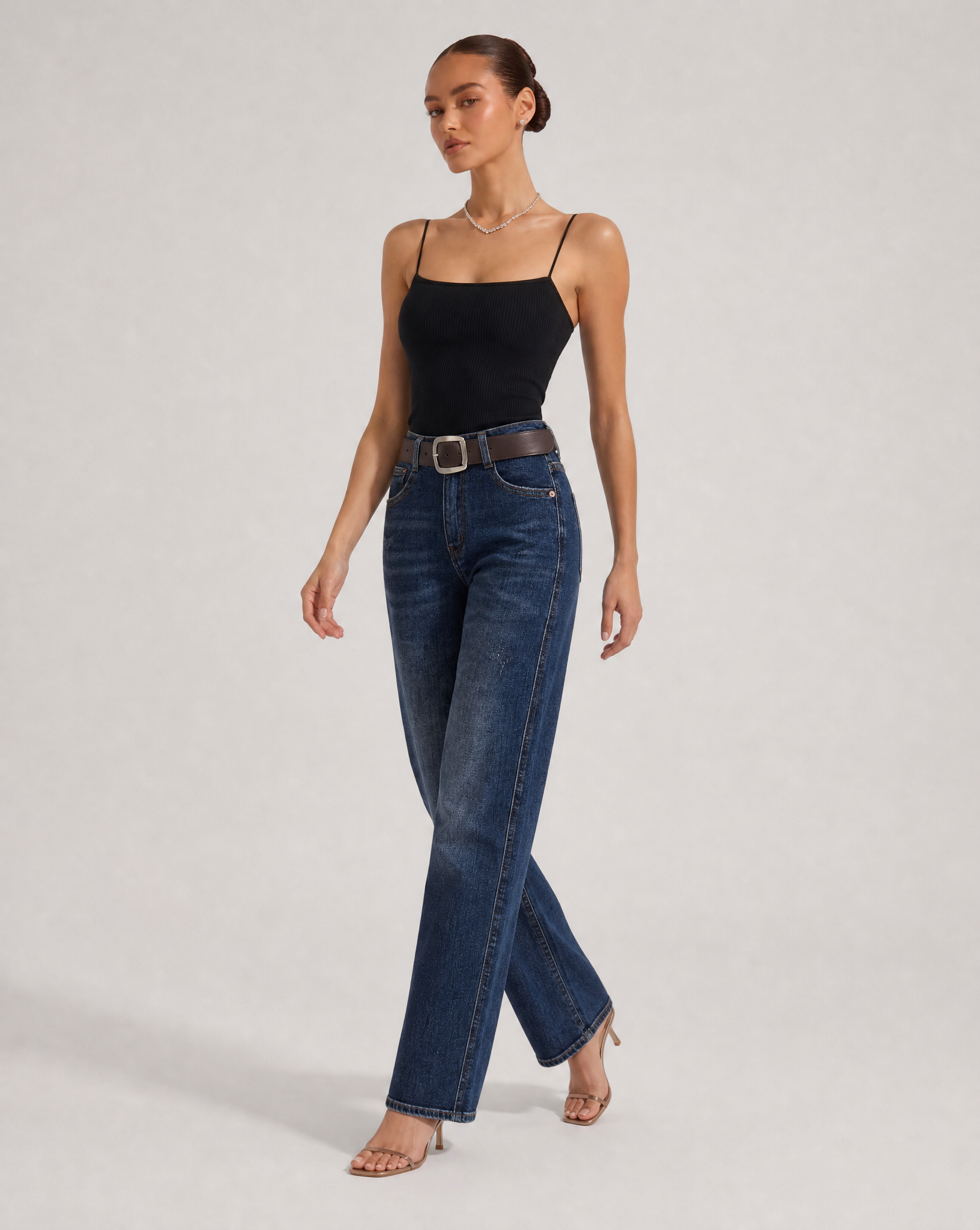 Jeans DS73 indossato da Polly 6, vista tre quarti