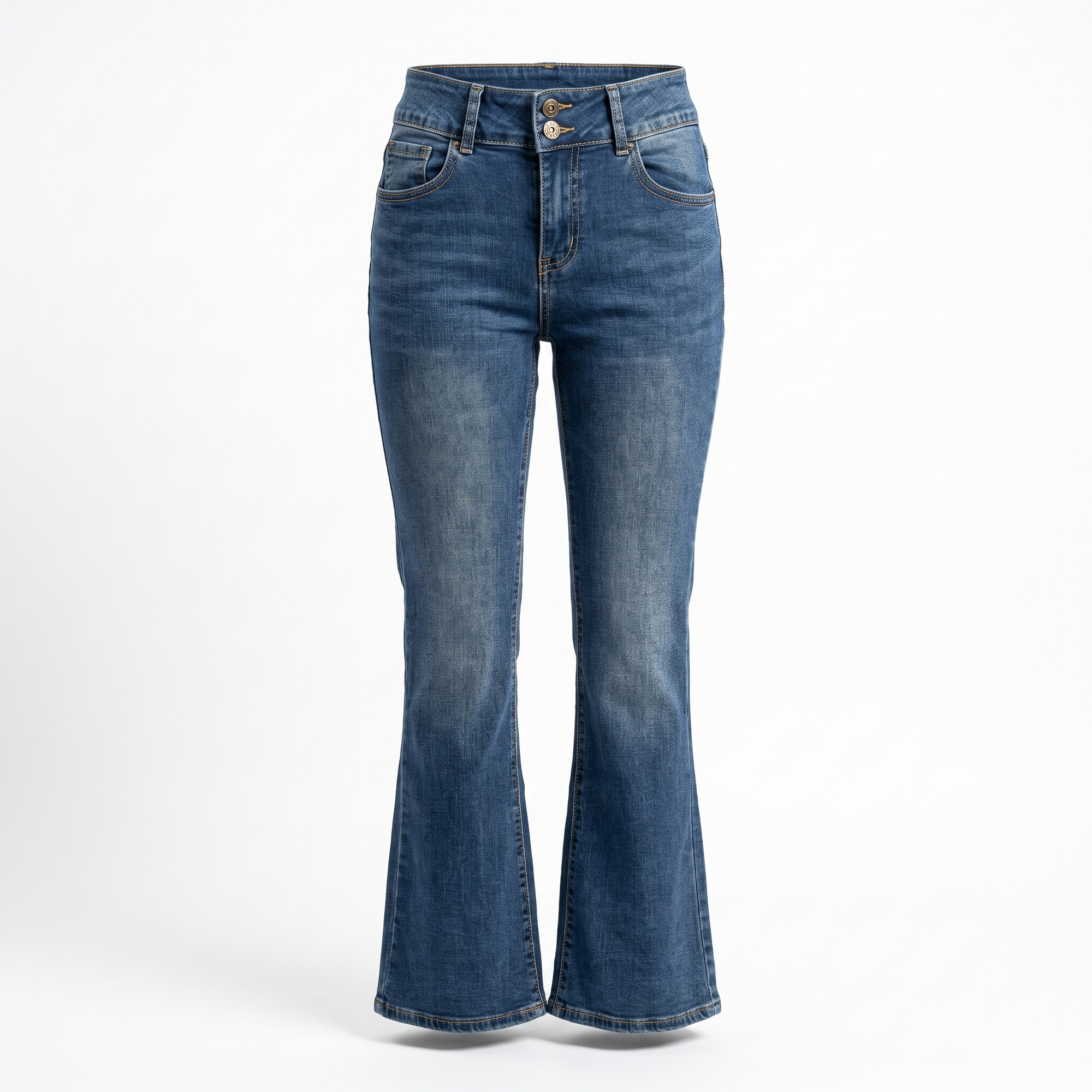 Jeans flare F7752 su sfondo bianco