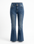 Jeans flare F7752 su sfondo bianco