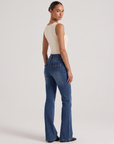 Jeans flare F7752 indossato da Polly 6, vista posteriore