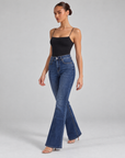 Jeans K978 indossato da Polly 6, vista tre quarti