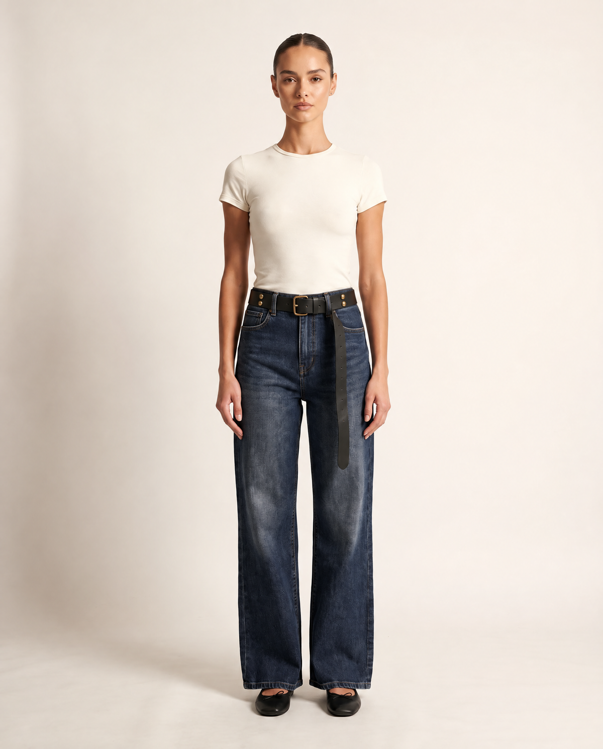 Jeans wide leg N2782 indossato da Polly 6, vista frontale