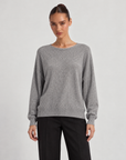 Maglia donna girocollo morbida in misto viscosa Grigio indossata da Polly 6 - vista frontale