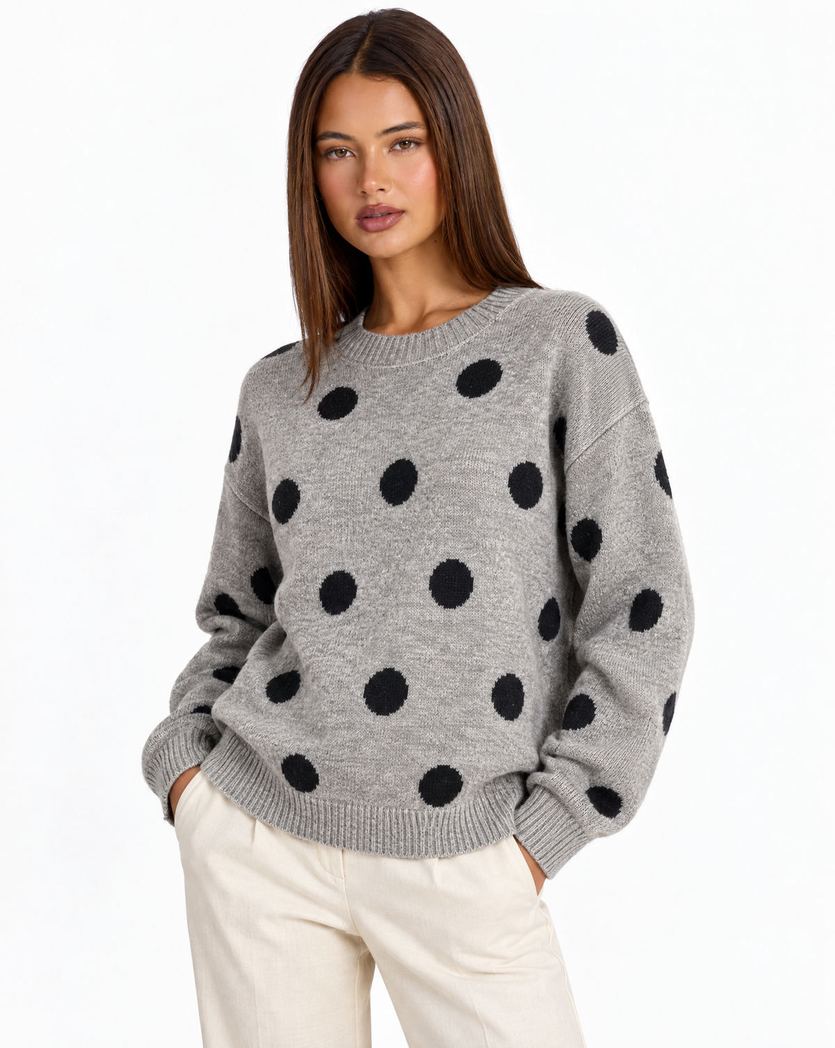 Maglia a pois con girocollo Grigio con Polly 4 – primo piano parte superiore, vista tre quarti